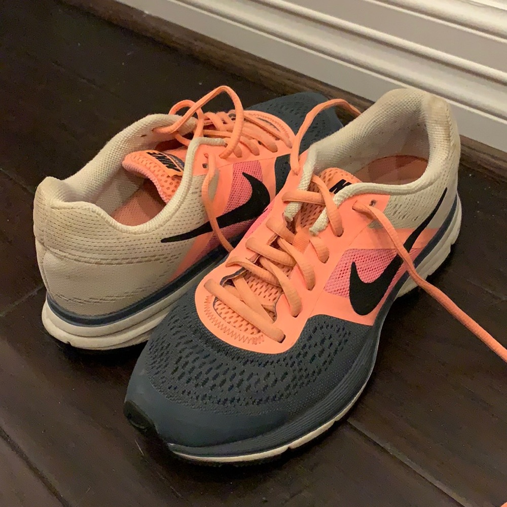 Nike tennis shoes